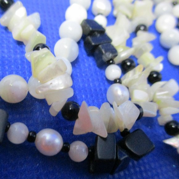 925 STERLING SILVER GENUINE Onyx Pearls M O P Triple 3 Strand Necklace - Picture 9 of 9